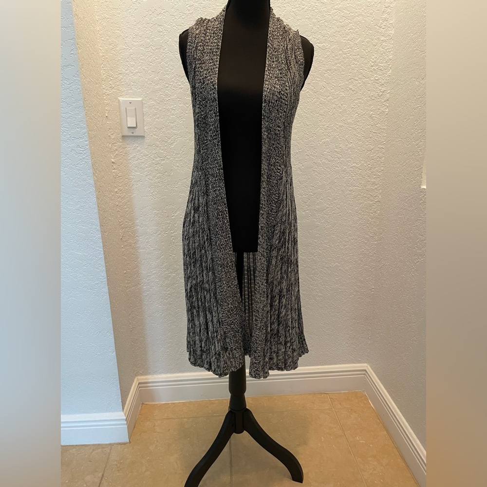 Women's Gray & Black Open Front Sweater Vest